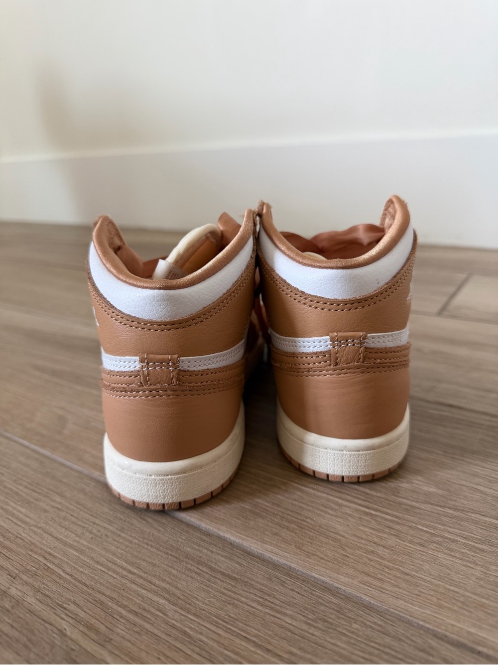 Youth High-Top Air Jordan Sneakers in Praline with Satin Laces - Picture 7 of 8
